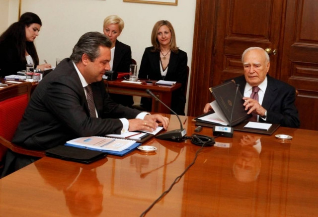 Στιχομυθία Παπούλια - Καμμένου για νέο γύρο επαφών τη Δευτέρα