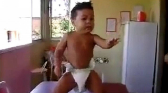 Βίντεο:Το μωρό που χορεύει σάμπα