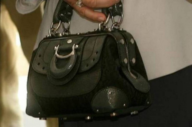 Τσαντάκηδες «χτύπησαν» στου Ζωγράφου