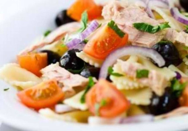 Εργένικες συνταγές #5: Καλοκαιρινές φαρφάλες με τόνο (για γρήγορα & light βραδινά τραπεζώματα)