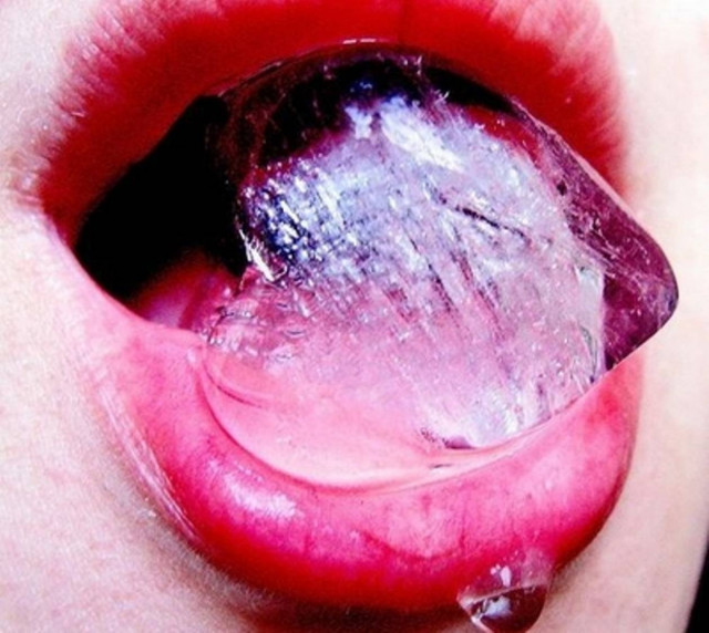 «Σπάστε» τον πάγο στο σεξ... με ένα παγάκι