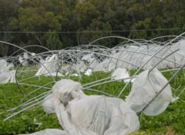 Ανεμοστρόβιλος προκάλεσε σοβαρές ζημιές στην Αχαΐα