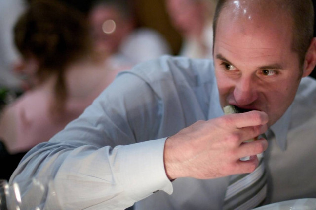 Γιατί καμμία δίαιτα δεν θα πετύχει ποτέ αν τρώτε γρήγορα και αρπακτικά