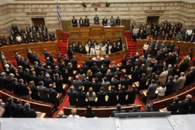 Η ορκωμοσία της Βουλής της μιας ημέρας (φωτο)