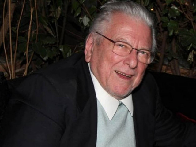 Ο Κώστας Βουτσάς αφιερώνει στις κόρες του…