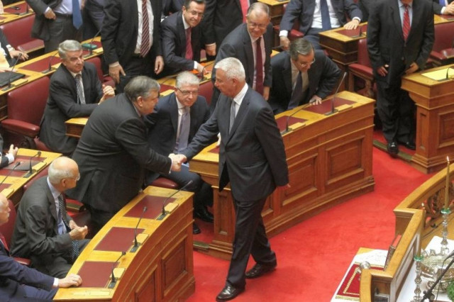 Ο Βενιζέλος ενημερώθηκε για την επικοινωνία Παπούλια-Μέρκελ