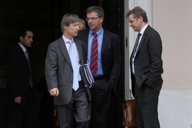 Αναβάλλονται οι επισκέψεις της τρόικας στην Ελλάδα