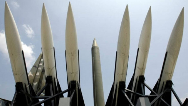 Υπόνοιες ότι η Βόρεια Κορέα προμηθεύει τη Συρία και τη Μιανμάρ με όπλα