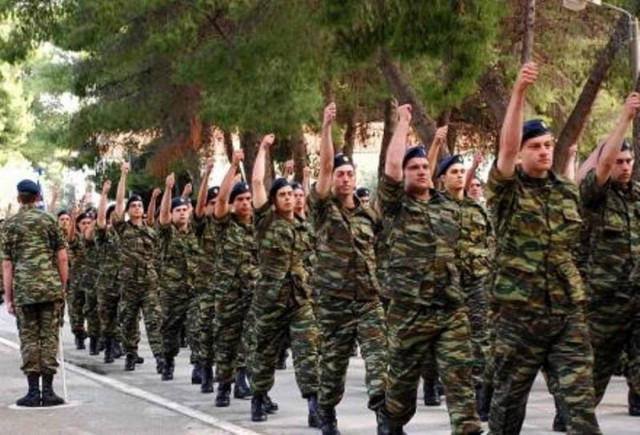 «Παγώνουν» οι μεταθέσεις στο στρατό λόγω εκλογών