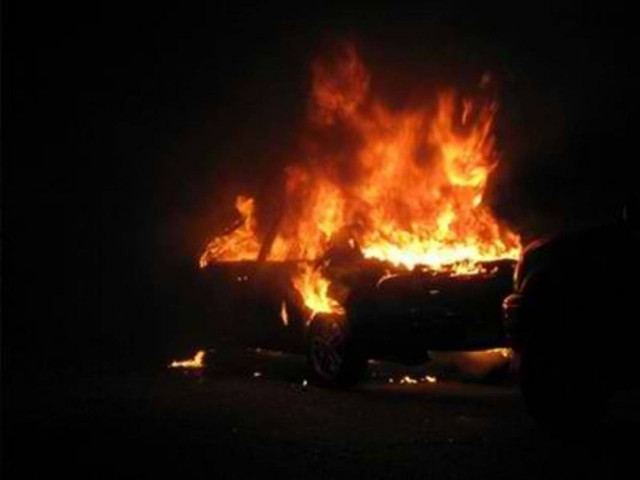 Aυτοκίνητο έγινε στάχτη στα Λιμανάκια