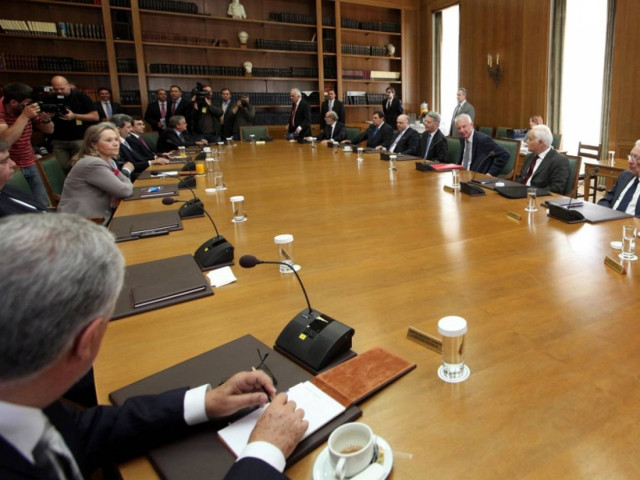 Συμβολισμοί και άγχος στο πρώτο υπουργικό