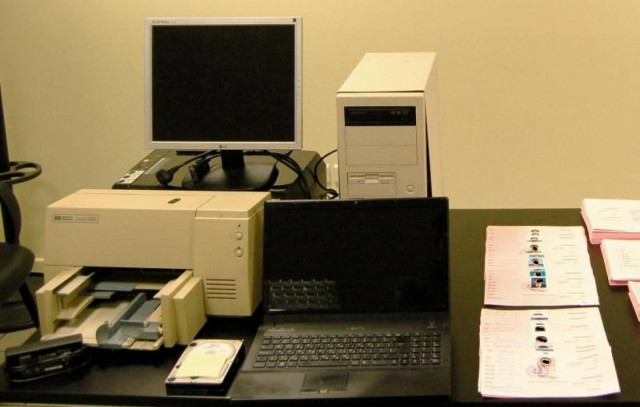 Σύλληψη 6 Πακιστανών για εργαστήριο πλαστογράφησης στην Αθήνα