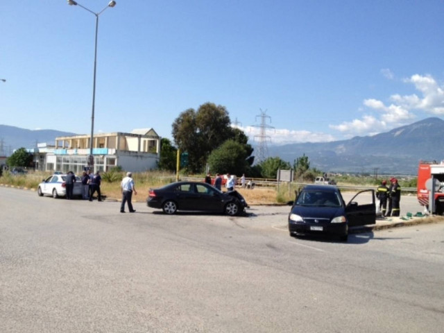 Τροχαίο στη Λαμία με τέσσερις τραυματίες