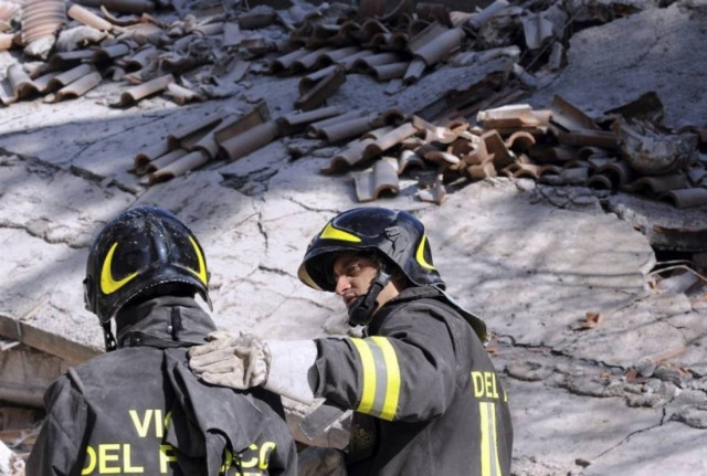 Τρεις νεκροί από το σεισμό των 5,9 βαθμών στην Ιταλία