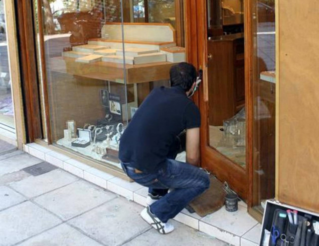 Κλοπή σε κοσμηματοπωλείο με λεία 500.000