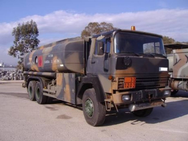 Στρατιωτικό βυτιοφόρο εφοδίαζε καύσιμα σε ιδιώτες