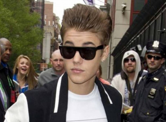 O Justin Bieber κοιμάται με τα φώτα ανοιχτά