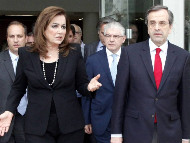 Εισπράττουν γκρίνιες και περιμένουν τις δημοσκοπήσεις