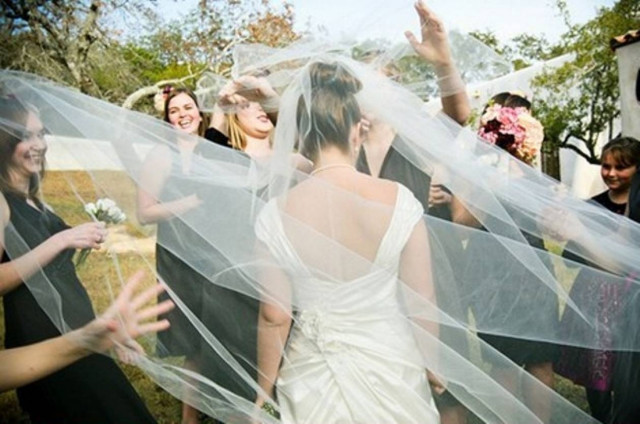 Συνέλαβαν τη νύφη στο γαμήλιο πάρτι