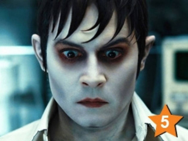 O Tζόνι Ντεπ δαγκώνει με λάθος μασέλα