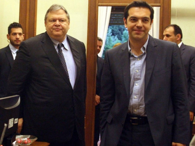 Κόντρα ΣΥΡΙΖΑ - ΠΑΣΟΚ για τις δηλώσεις στο Παρίσι