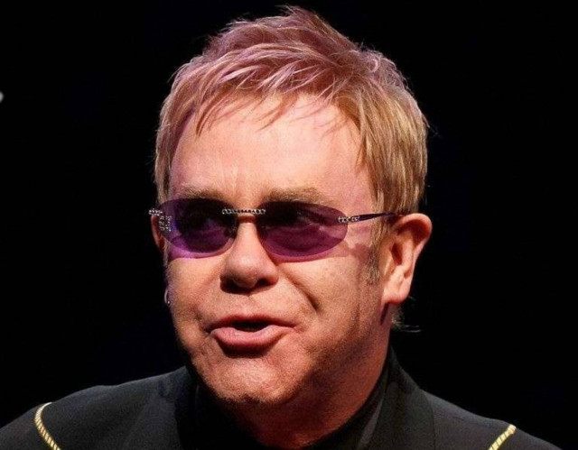 Εσπευσμένα στο νοσοκομείο ο Έλτον Τζον