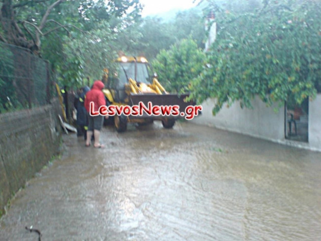 «Πνίγηκε» η Λέσβος από τις καταιγίδες (ΦΩΤΟ - ΒΙΝΤΕΟ)