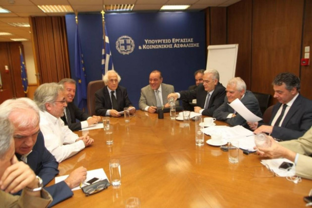 Αδιέξοδο στη σύσκεψη για τα εργασιακά