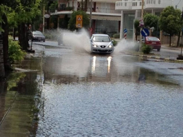 Προβλήματα από την καταιγίδα στη Λαμία (ΦΩΤΟ - ΒΙΝΤΕΟ)