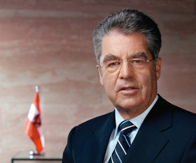 Φίσερ: Η παραμονή της Ελλάδας στο ευρώ είναι η φθηνότερη λύση