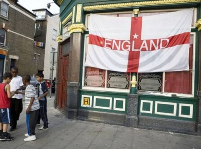 Dailymail: Ρατσιστής ένας στους τρεις Άγγλους