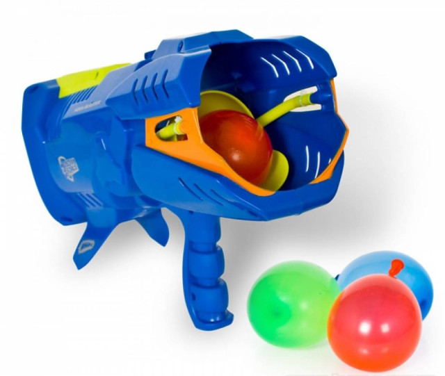 Το νερομπαζούκας: Γιατί εμείς τ’ αγοράκια, δε θα μεγαλώσουμε ποτέ