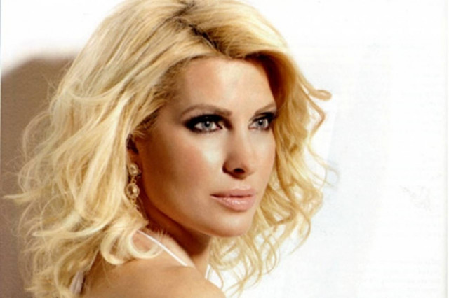 Απολαύστε την… πίσω όψη της Ελένης Μενεγάκη!