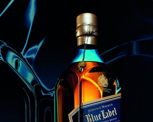 Johnnie Walker Blue Label: Η κλασική του φιάλη απέκτησε πλέον νέα εντυπωσιακή εμφάνιση