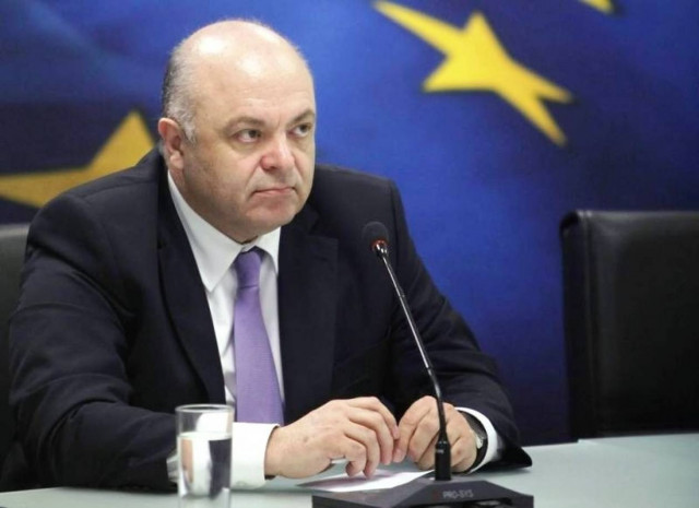 Συναγερμός για τα έσοδα στο υπουργείο Οικονομικών