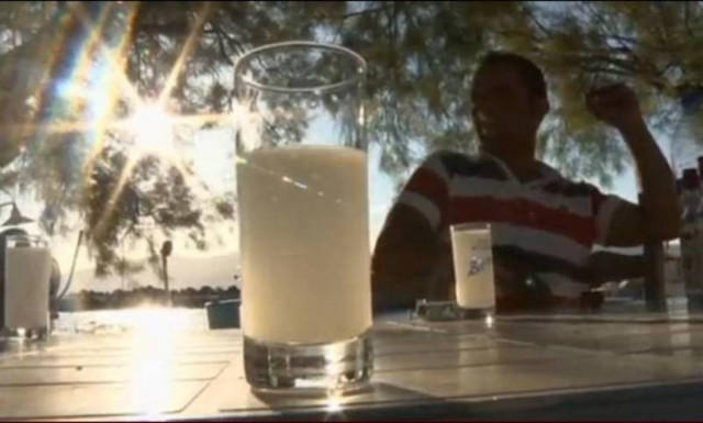 Βίντεο: Το ούζο κινδυνεύει από την οικονομική κρίση