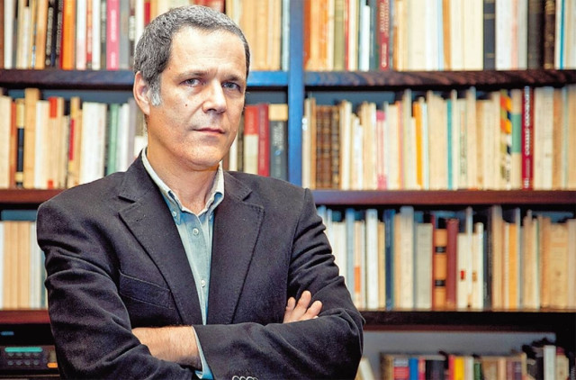 Θάνος Τζήμερος: «Δεν μπορώ να καταλάβω την έννοια του «δανείζομαι για να πάω διακοπές»»