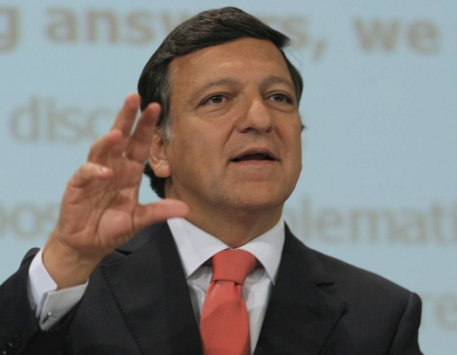 Ο Μπαρόζο διαψεύδει αίτημα παρέμβασης από τον Παπαδήμο