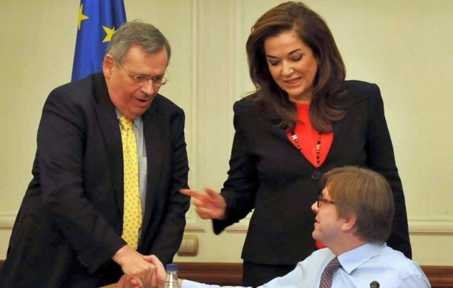 Κόντρα Μπακογιάννη-Μάνου μέσω twitter