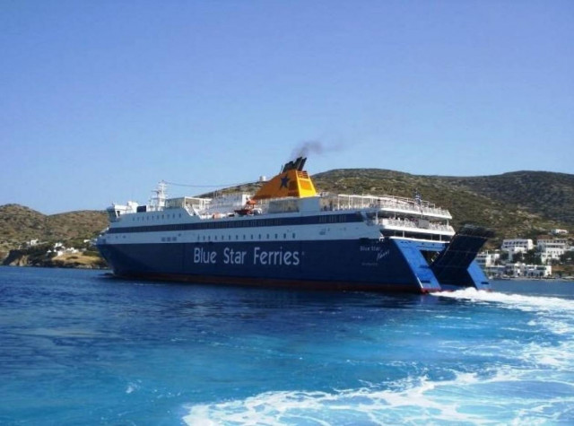 Επιβάτης έπεσε στη θάλασσα από επιβατικό πλοίο