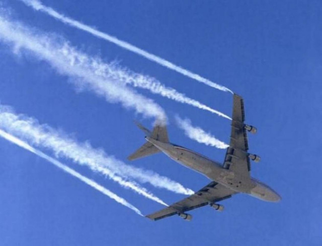 Βίντεο: Έλληνας πιλότος «Σας ψεκάζουμε σαν κατσαρίδες»