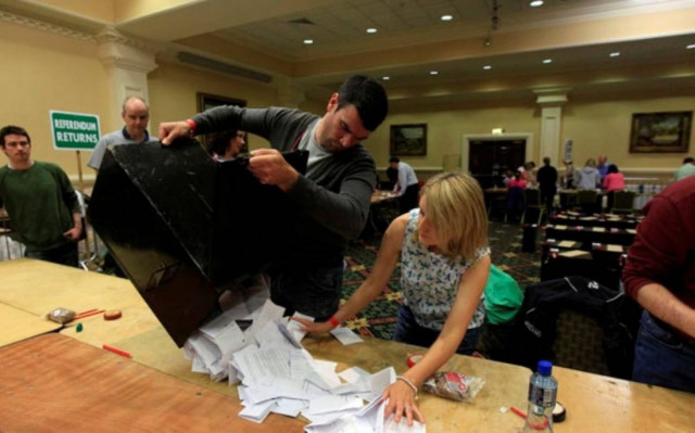 Ιρλανδία: 60,3% το «ναι» στο Δημοσιονομικό Σύμφωνο