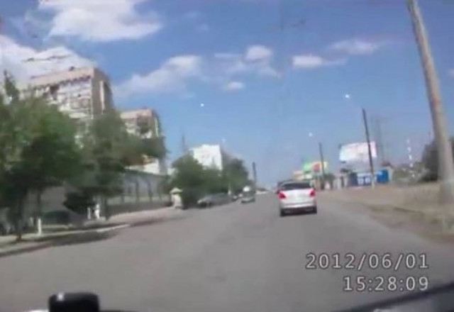 Βίντεο: Δείτε πως γλίτωσαν δυο αναβάτες μοτοσικλέτας