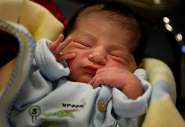 Μπαμπάς και νεογέννητο: Πώς να επιβιώσετε την πρώτη εβδομάδα