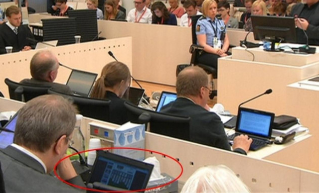 Δικαστής έπαιζε πασιέντζα στη δίκη του Μπρέιβικ