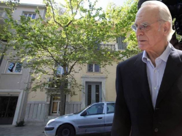 Βαριά «καμπάνα» στον Άκη για το κινητό