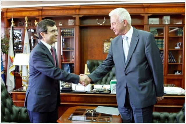 Π. Πικραμμένος: Kανένας δεν έχει το ρόλο του αυτόκλητου σωτήρα