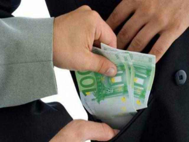 Έρευνα: Δεν υπάρχει καν μάχη κατά της διαφθοράς στην Ελλάδα