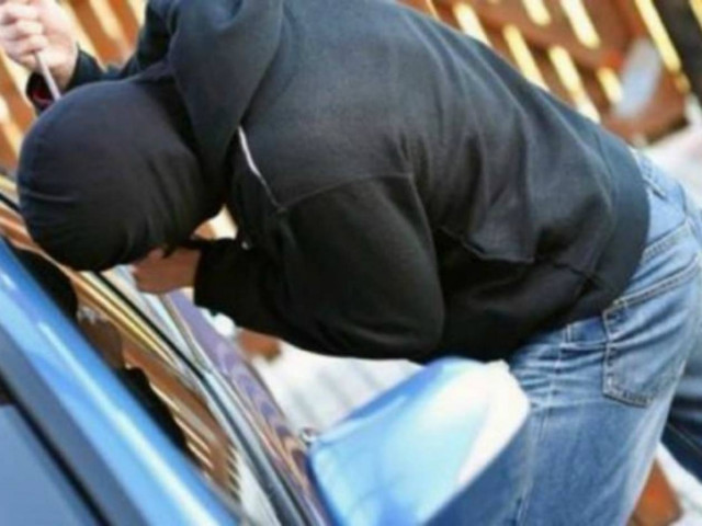 Πολίτες ακινητοποίησαν ζευγάρι που έκλεβε αυτοκίνητο