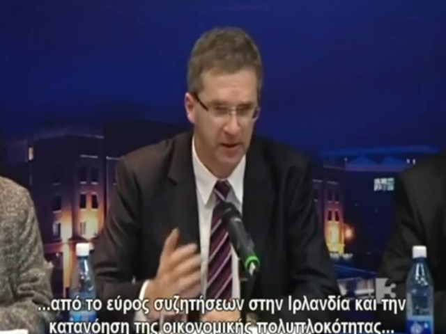 Βίντεο: Ιρλανδός δημοσιογράφος ταπεινώνει τραπεζίτη της ΕΚΤ